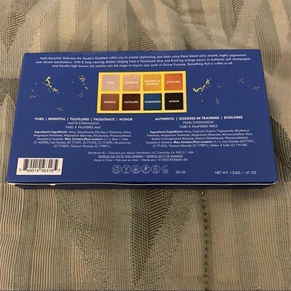 🌺 CHELLA Limited Edition Eyeshadow Palette - Picture 4 of 7